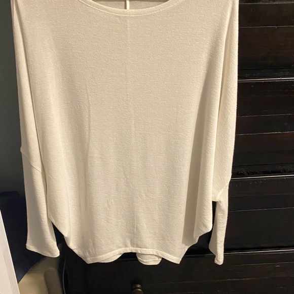 Francesca's Collections Long Sleeve Top - Picture 4 of 5